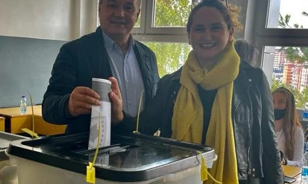 Voton Enver Hoxhaj: Hoy votamos por el cambio