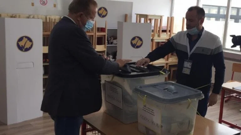 Pacolli: Non tornare indietro, esce il voto