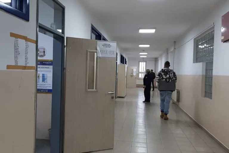 Solo due persone con COVID hanno espresso la volontà di votare in Gjilan