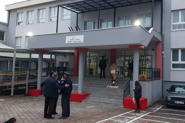 Centro Voter più grande si apre in Gjilan
