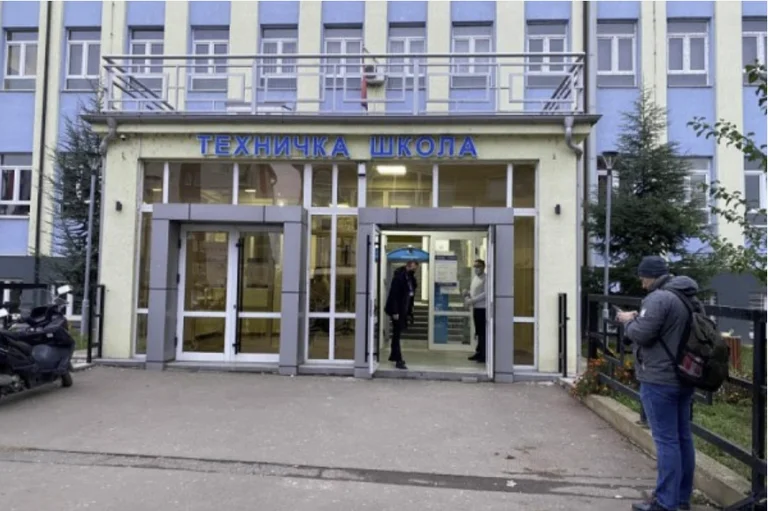 Encuestas más grandes en el norte de Mitrovica abiertas a tiempo