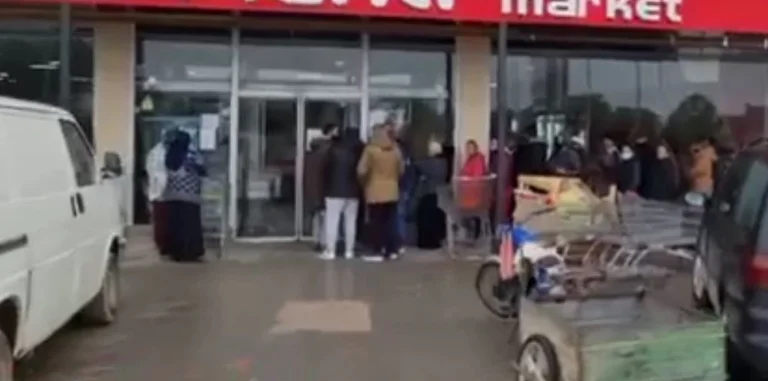 PDK in Fushe Kosovo: Qualcuno sta comprando voti comunicativi attraverso l'approvvigionamento alimentare.