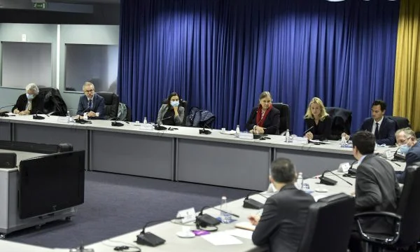 Kurt wartet auf Eurodeput-Meeting, kümmert sich um Maßnahmen im Norden