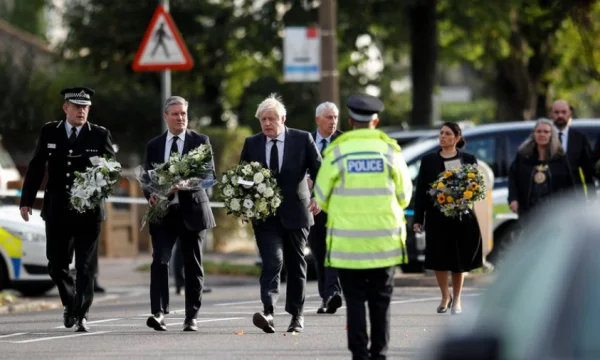 Johnson besucht Kirche, wo seine Partei MP getötet wurde