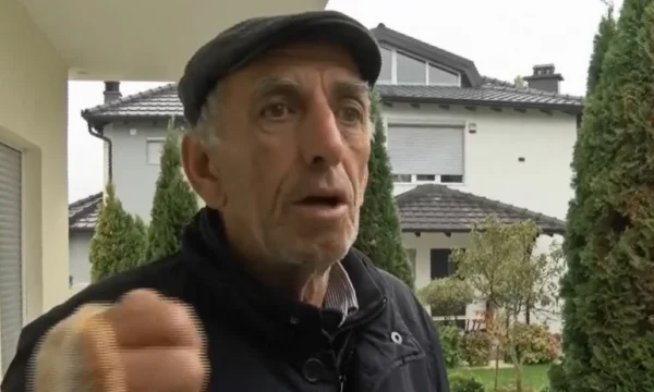 Hanno terrorizzato la famiglia da Peja: Lo hanno legato con un coltello in gola
