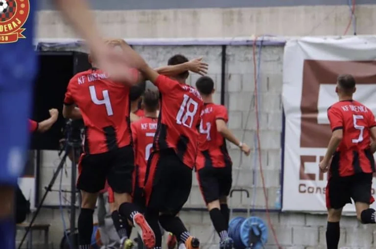 Espectacular Drenica hacia Fernikil en derby regional celebra Skenderaj