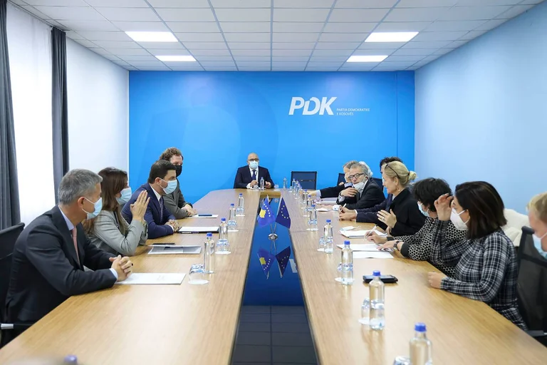 Memli Krasniqi rencontre la mission d'observation de l'UE, demande instamment que la question soit soulevée lors du retrait des adresses des Albanais de la vallée