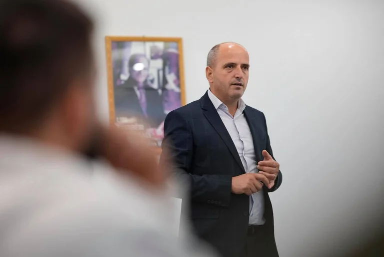 Indagine: A Podujevo conduce Ekrem Hyseni