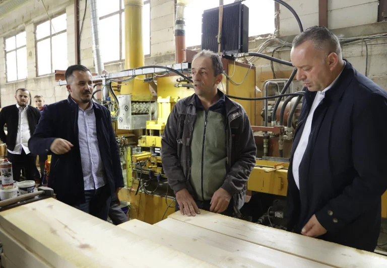 Ramosaj visita la compañía multianual: Entre los más exitosos en el mercado nacional e internacional