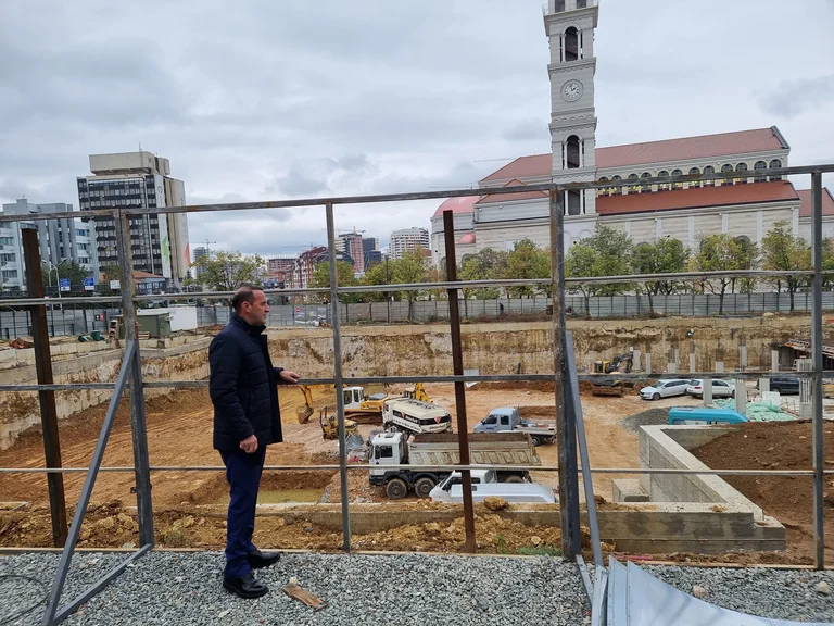Daut Haradinaj para terminar el caos en Pristina a través de la construcción de estacionamientos verticales y subterráneos