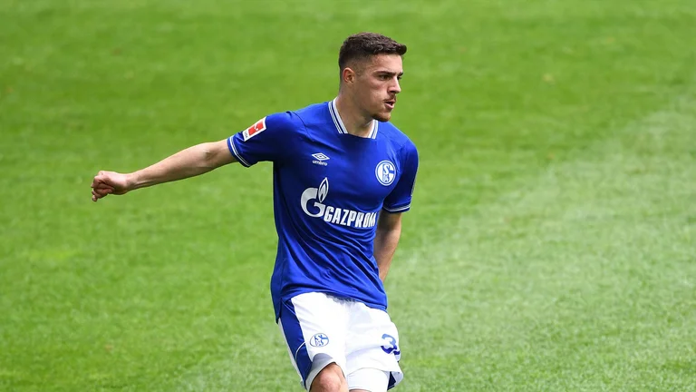 El entrenador de Schalke comparte las buenas noticias: Blendy Idriz vuelve a entrenar.
