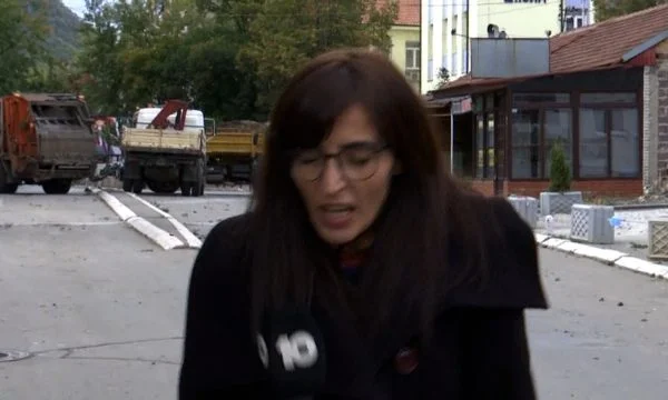 A moment when a vehicle explodes in the vicinity of the journalist who was broadcasting live in the north