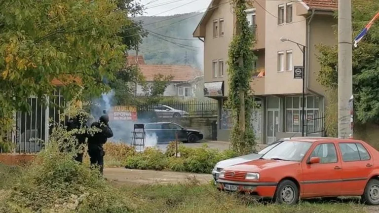Leposaviqi, Zvecan: Polizeiaktion geht weiter, Spannungen in Zvecan