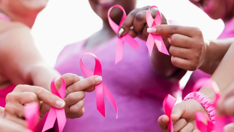 Quali sono i segni di avvertimento del cancro al seno, uomini e donne
