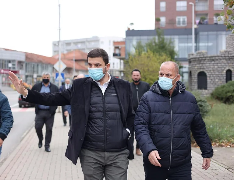 Memli Krasniqi e Ramiz Ladrovci incontrano cittadini, giovani e imprese a Drenas, ricevono il pieno sostegno