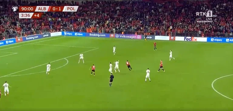 Albanien verliert chaotisches Spiel gegen Polen