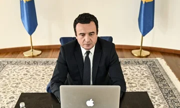 Primer Ministro de Kosovo busca el Año Arben en Twitter