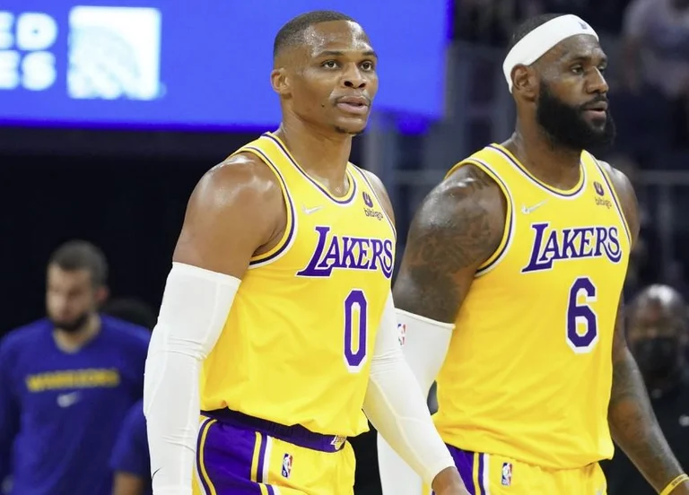 LeBron, Davis e Westbrok domani giocano insieme per la prima volta su Lakers.