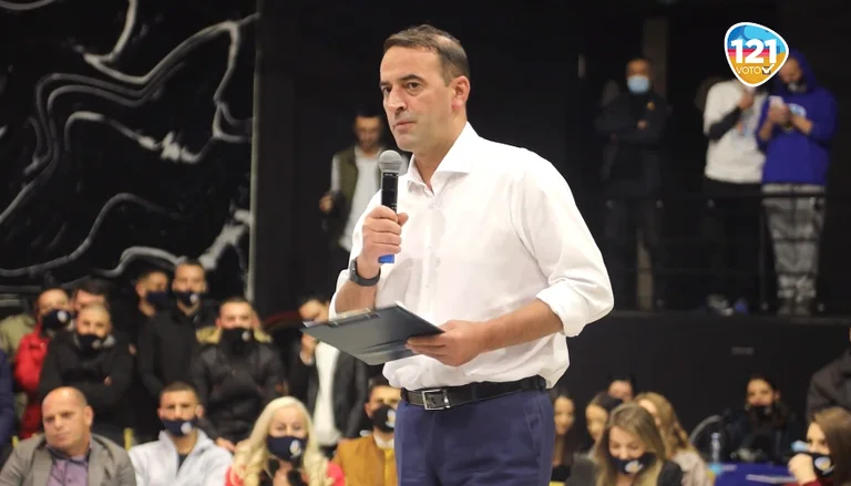 Daut Haradinaj per controCandids: Tutti promettono ma lo faccio, qui vediamo