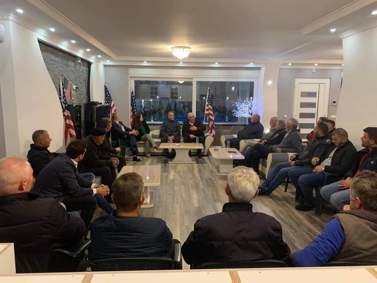 Sokol Haliti (LDK) presenta il programma nei villaggi Radivodici e Drobesh