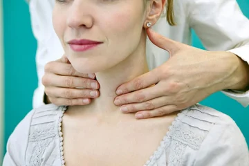 Symptoms showing that you have problems with thyroid & a test you can take at home