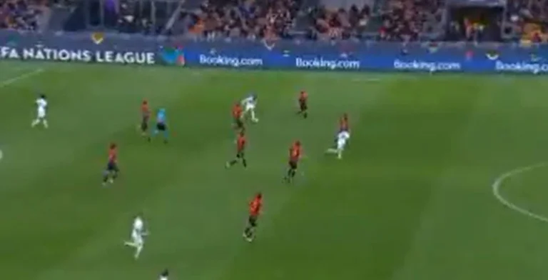 Mark Mbppe, Frankreich stürzen Spanien