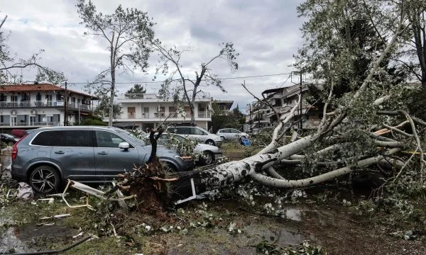 La tempesta devastante colpisce l'isola di Evia in Grecia