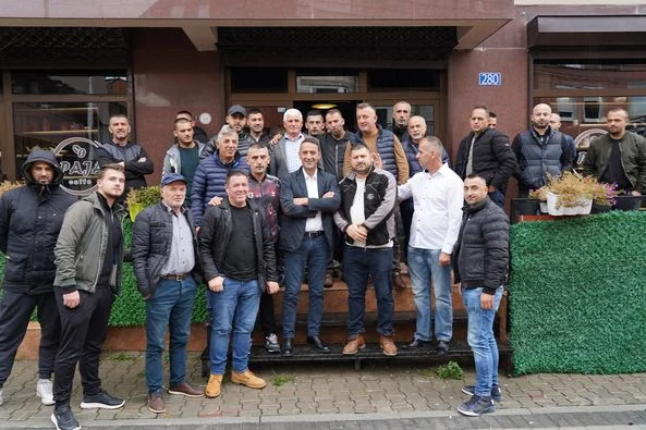 Daut Haradinaj in every neighborhood with massive support is warmly received by the people of Velani and Sun Coast