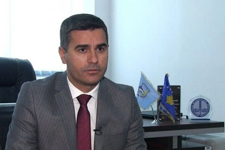 Gli analisti chiedono Tahiri per i suoi rapporti con Vjosa Osman