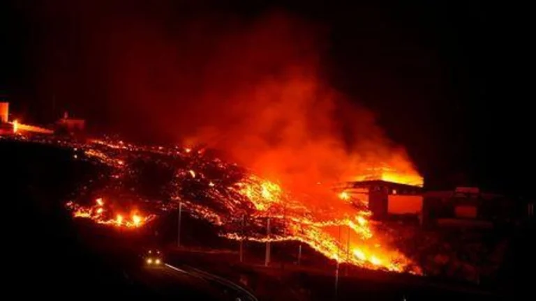 Governo della Spagna: Almeno quattro edifici sono stati inghiottiti dal vulcano