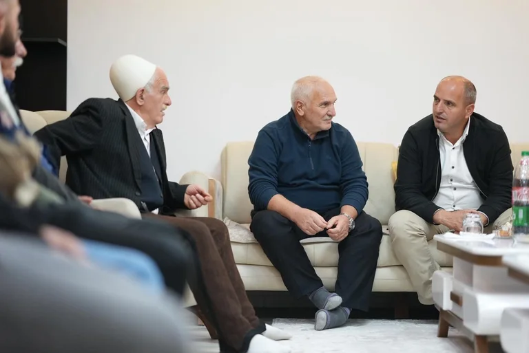 Dr. Ekrem Hyseni gracias a la lira por su apoyo