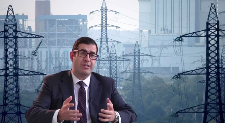 Bloomberg corrispondente: la vera crisi di potere balcanica Ferronikli ha chiuso tutto