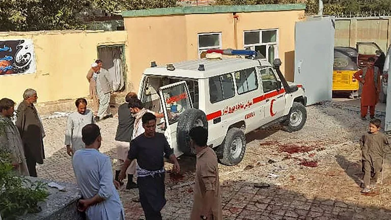 Selbstmordanschlag auf die Moschee in Afghanistan getötet mindestens 50 Menschen
