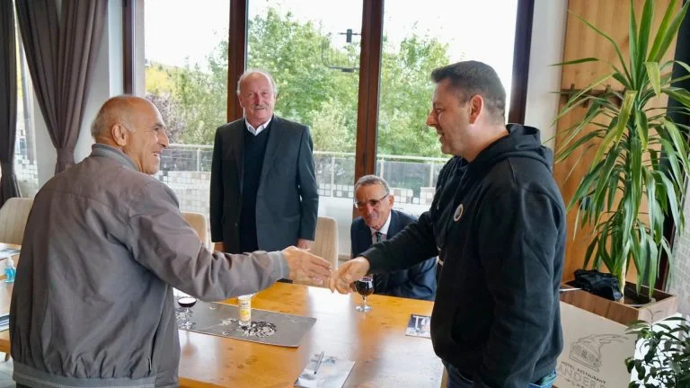 Berisha trifft sich mit Bildungsveteranen zusammen: Die Kategorie, die die Gesellschaft von Assimilation bewahrt und gerettet hat