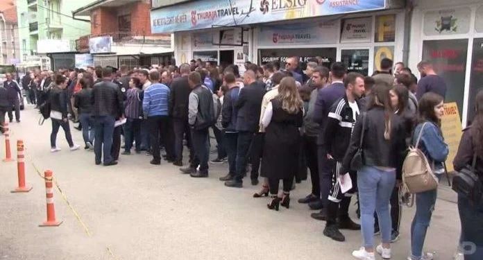 Kosovars si lamenta del termine: Prostese di fronte all'ambasciata tedesca