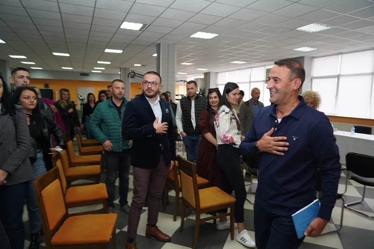 Daut Haradinaj riceve un sostegno massiccio da parte di imprenditori di capitale
