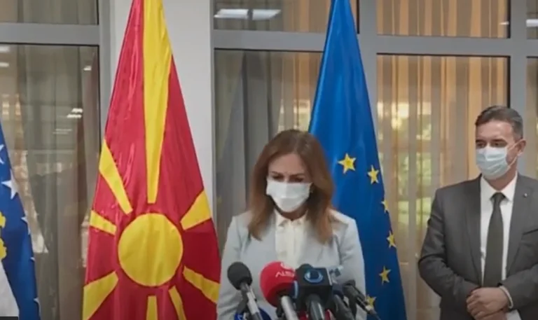 Ministro Nagavci a Skopje: forzato a parlare inglese tra conferenza, fa molti errori