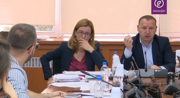 Wir werden deinen Tanten den ganzen Weg hindurch folgen. Wir können das nicht.