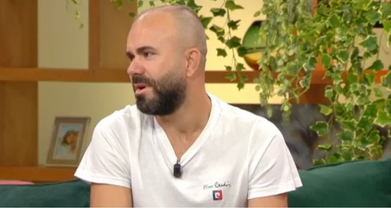 Ex calciatore albanese che ha giocato con Ronaldo ora lavora barbiere: mi sono divertito con le donne.