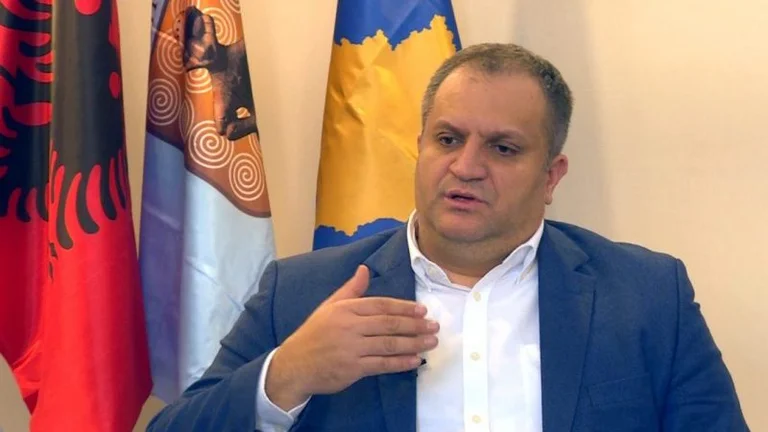 Ahmeti i reagon IKSHPK-së: Mos bëni mesazhe të çuditshme