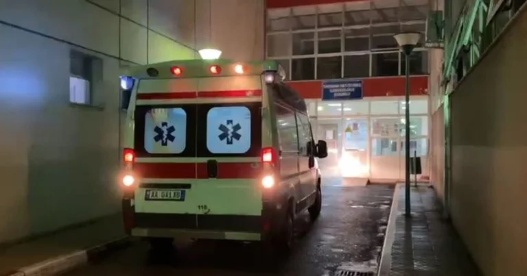 Due feriti dopo un incidente a Belsh, uno in condizioni gravi