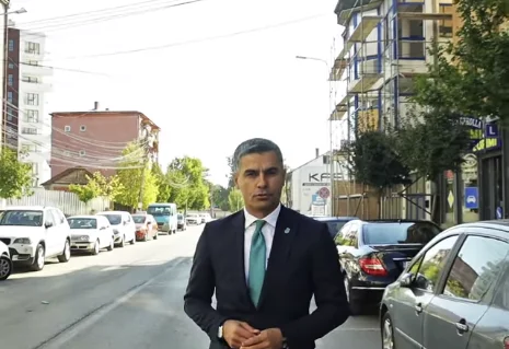 El plan de Tahiri para el desarrollo urbano de Vushtria contempla la desaparición de viviendas blancas y la reconstrucción de edificios colectivos antiguos