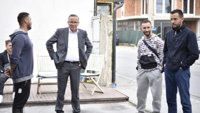 Vetevendosje Activist a Mitrovica glorifica Bedri Hamza, dice che sono stati offesi alla candidatura di Bahtiri