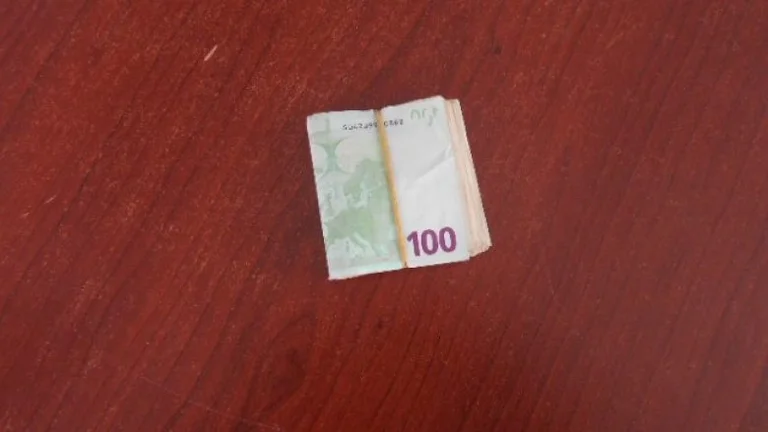 Kosovo lawyer tries to smuggle at Pristina's Pristina Pristina Pristina Pre-trial Centre, badly seized