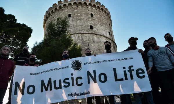 La Grecia solleva tutte le restrizioni sui vaccinatori dal 9 settembre, solo sul certificato di Covid-19