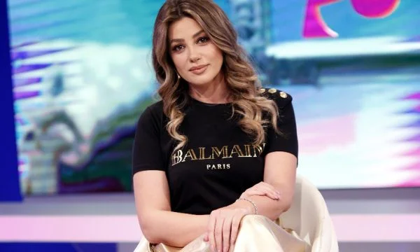 Arjola Demiri riferisce sul messaggio della famiglia Big Brother: “Non fare sesso con nessuno