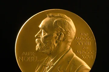 C'est Kadare ? Le compte Twitter de Nobel affiche juste avant le partage des prix