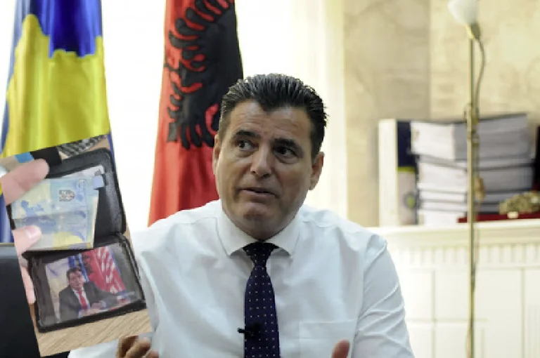 Qytetarët tallen me Agim Bahtirin, vendosin fotografinë e tij në kuletë