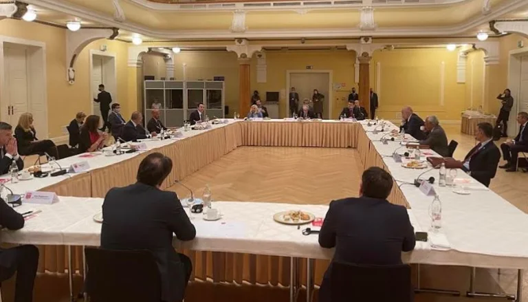 Samiti në Slloveni: Kurti ‘gabon’ sallën, hyn në takim me socialistët evropianë