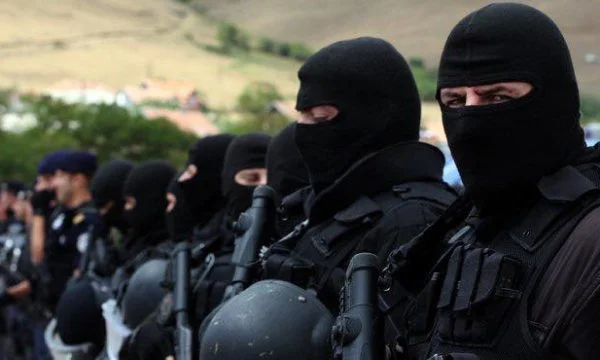 Detaje të reja nga operacioni i njësisë “Fast” të Policisë: Katër të arrestuar për mashtrim e drogë